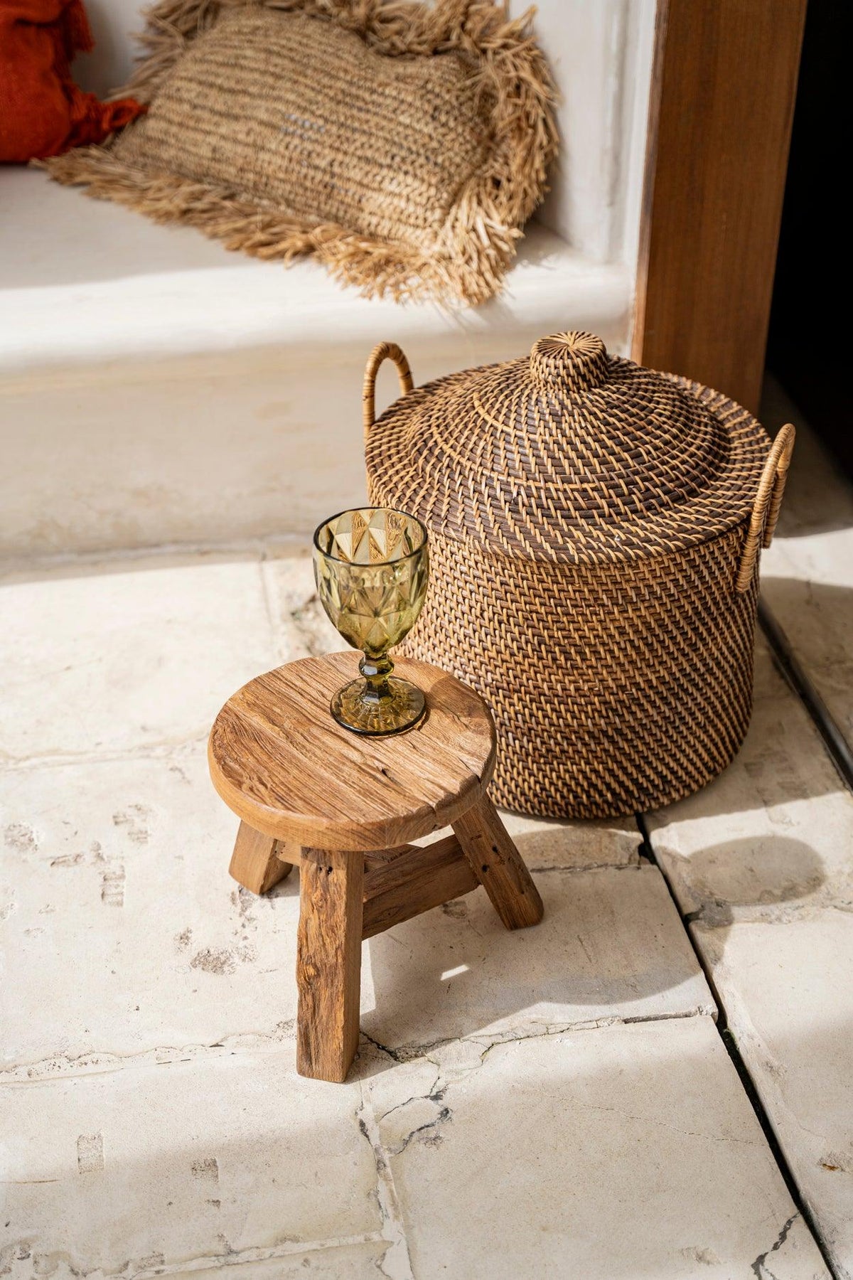 The colonial handles basket flo & joe