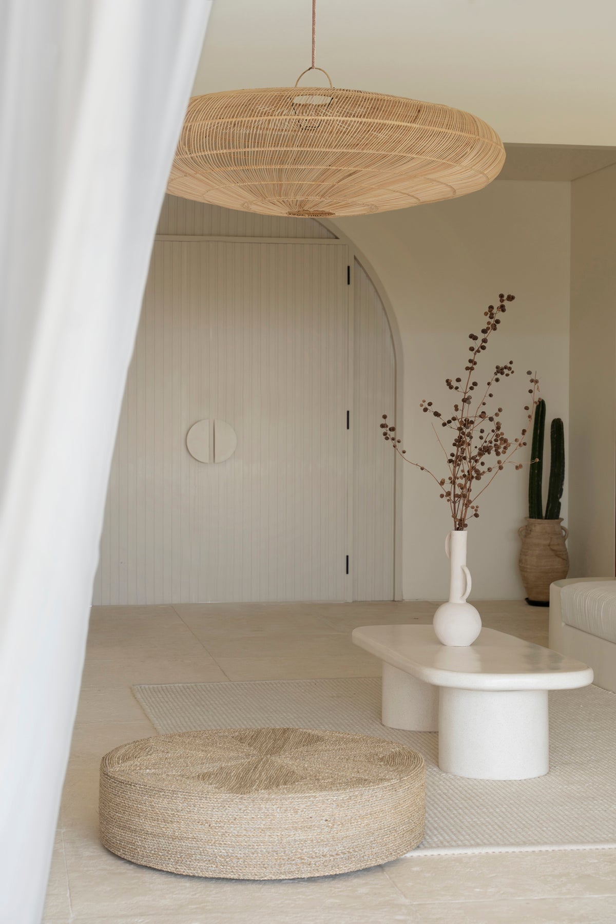 The huge pouffe natural flo & joe