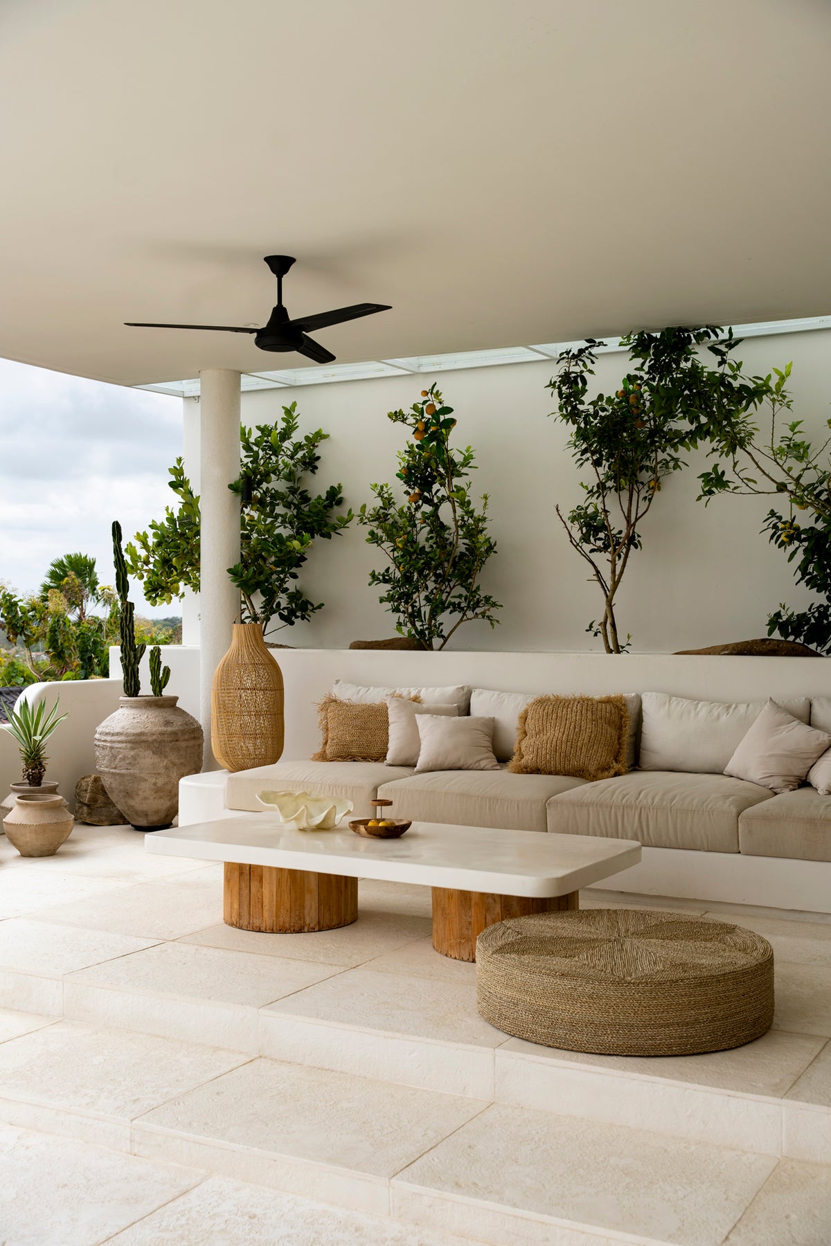 The huge pouffe natural flo & joe
