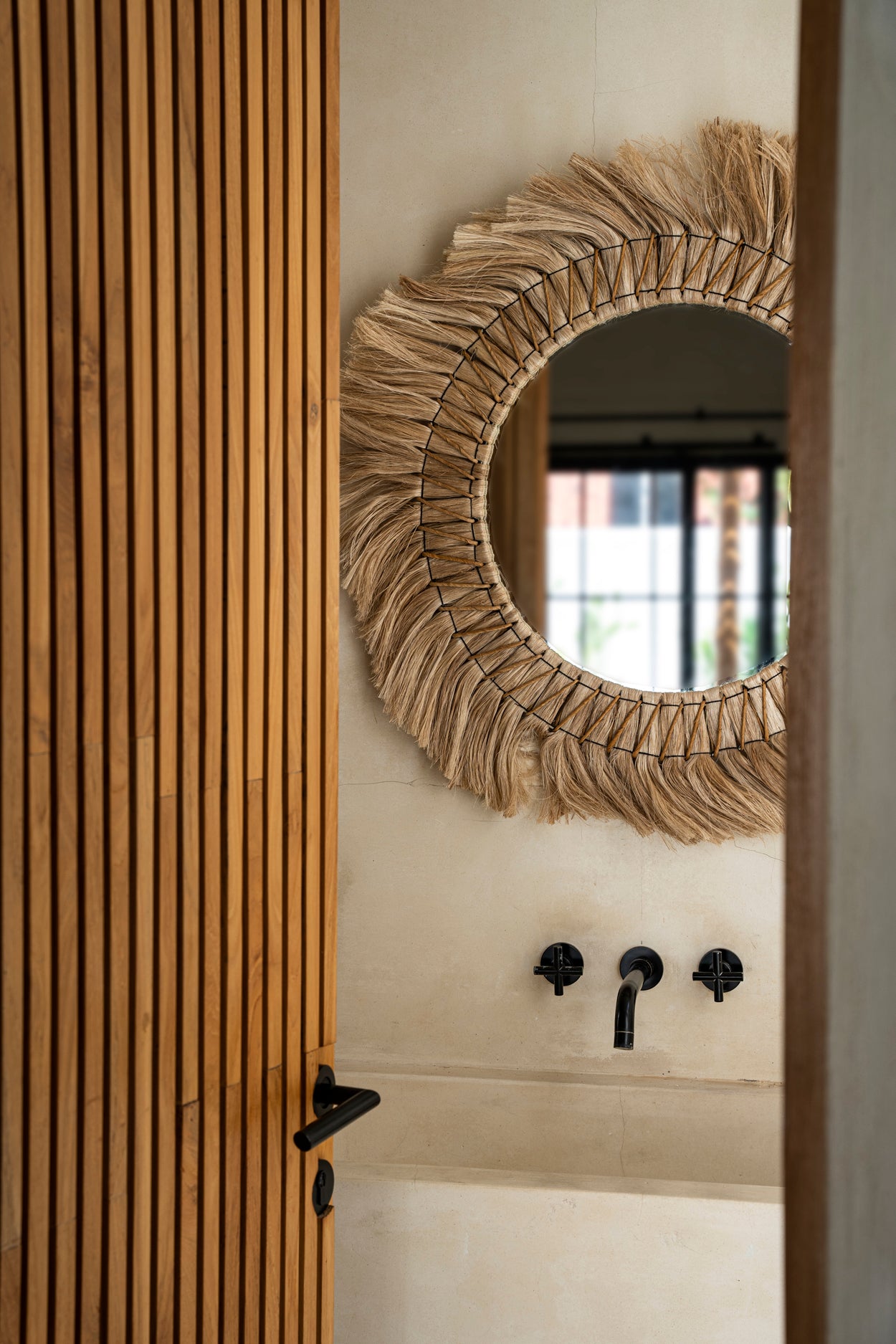 The Pretty Blonde Mirror - Flo & Joe