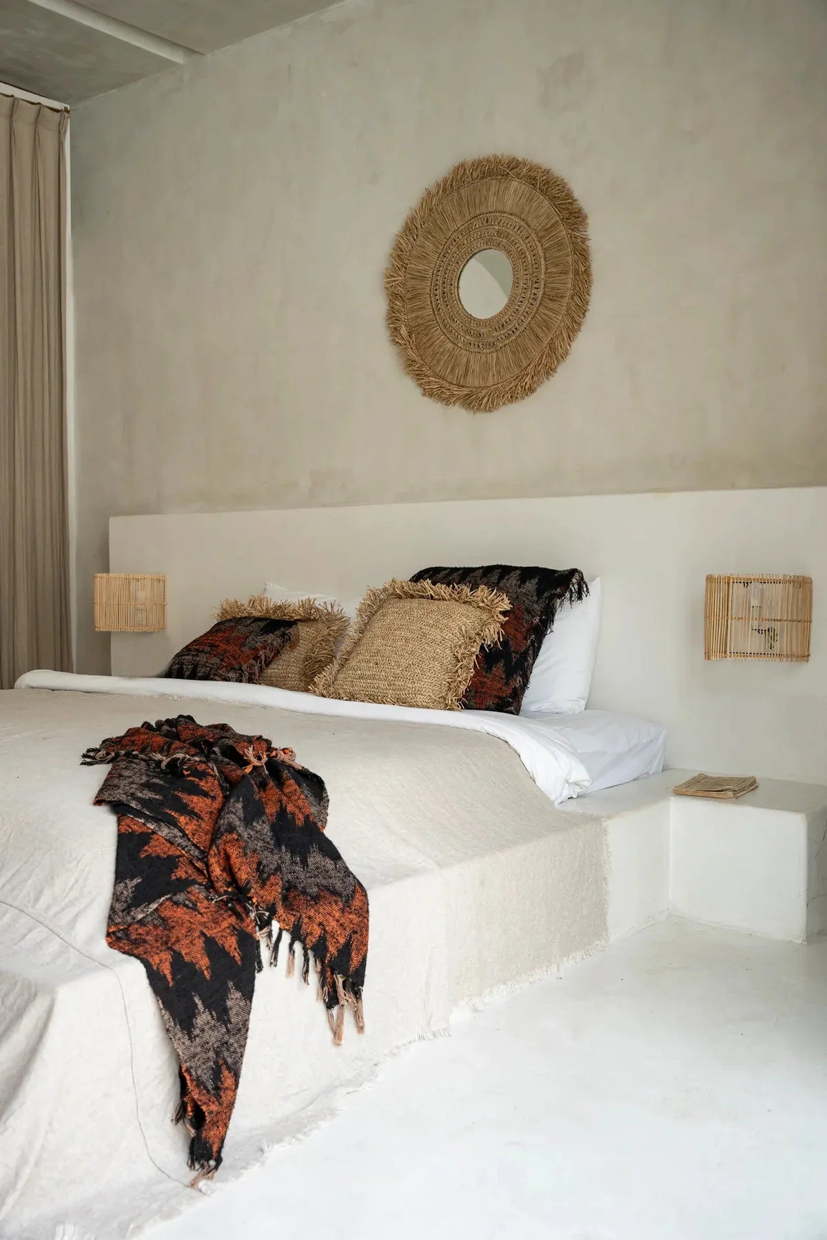 The s'il vous plaid black orange throw
