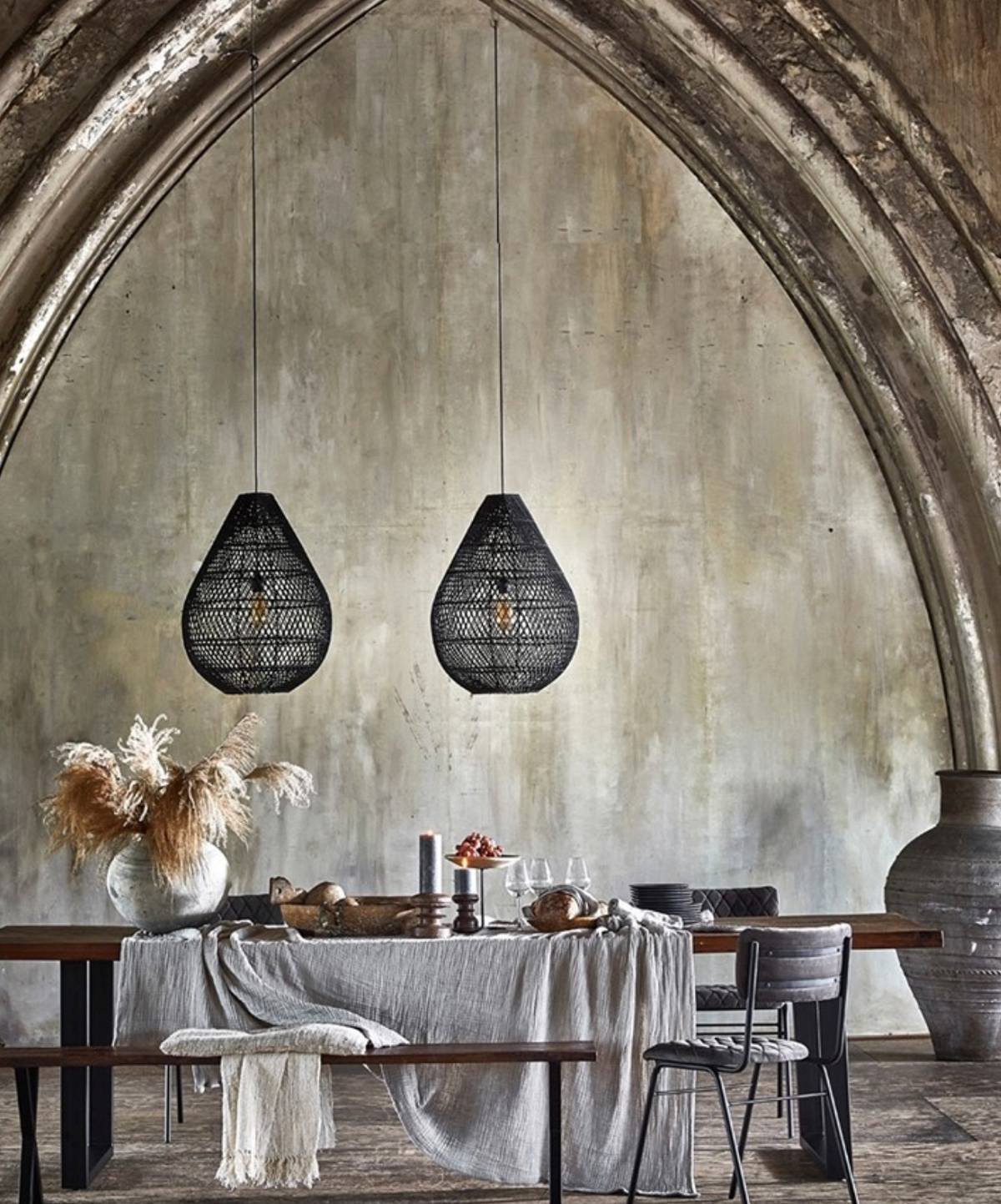 The teardrop black pendant light l