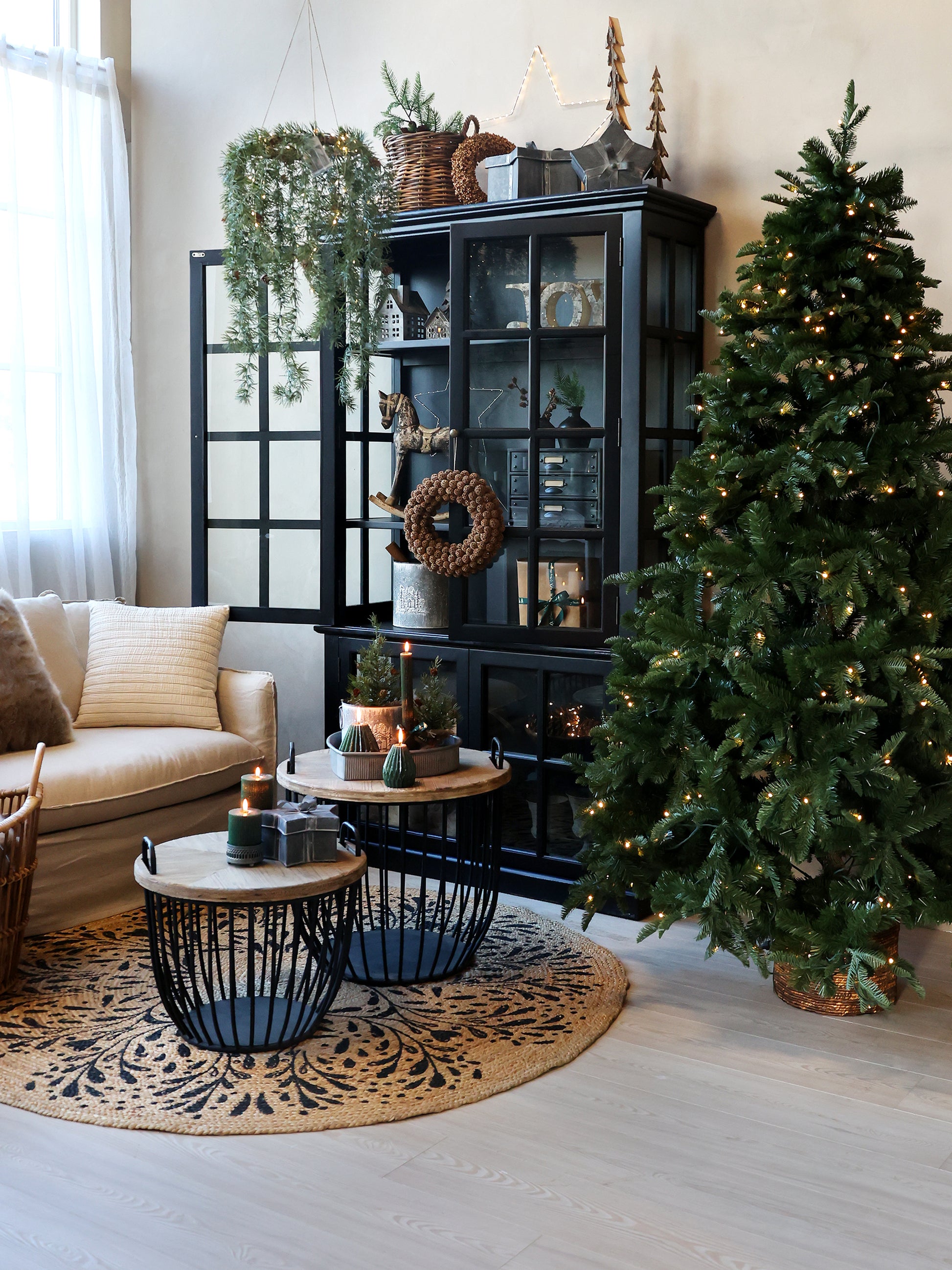 LED Hanging Pine Garland - Flo & Joe