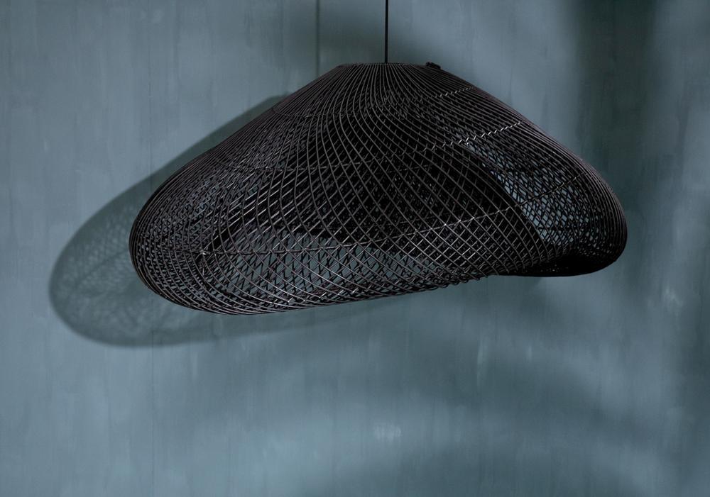 The cloud pendant black 120cm flo & joe