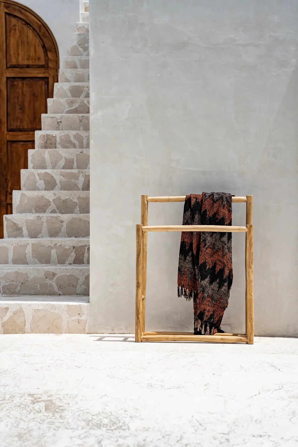The s'il vous plaid   black orange throw